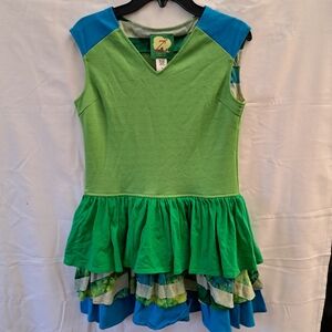 Z2Wear sleeveless,V-neck Dress Featuring a Drop-Waist silhouette Size Medium